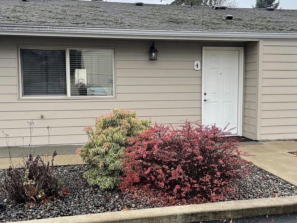 Private entrance to the apartment.