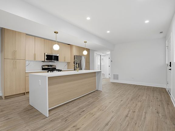 3rd image of 3040 N Drake Ave #G