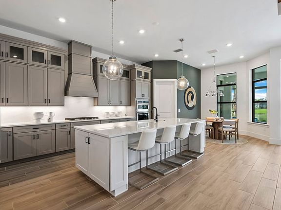 Chef-inspired kitchen and cafe overlooking the lanai