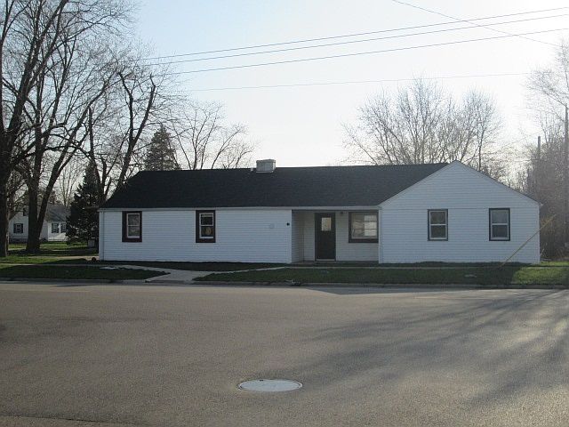1st image of 301 Gilbert Ter