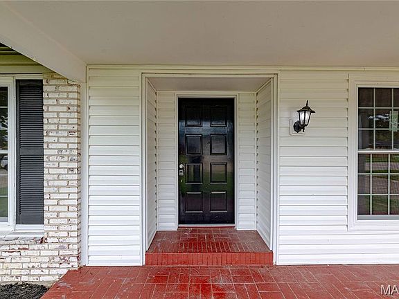 3rd image of 3464 Woodpath Dr