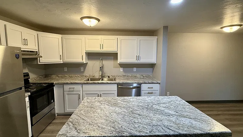 2 bed, 1.0 bath, $1,099 — Photo 2