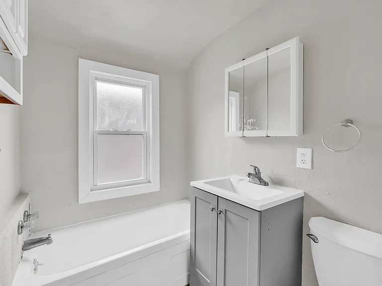 3645 E 146th St #3 — Photo 6