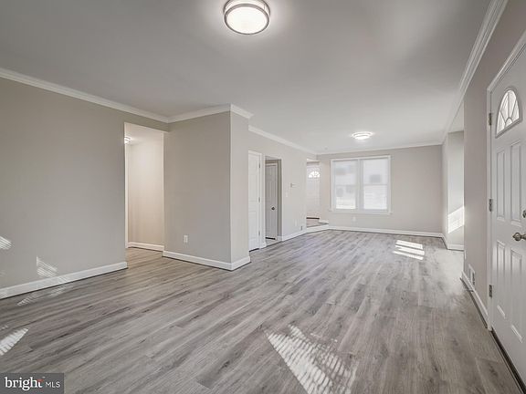 5th image of 6004 Seat Pleasant Dr N