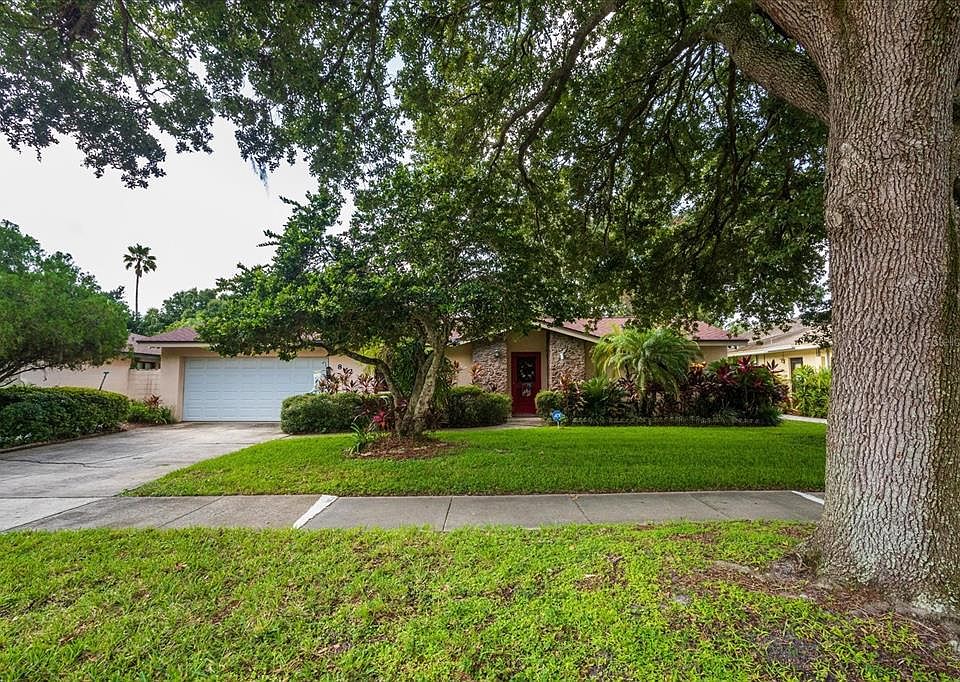 1st image of 829 Coquina Ct