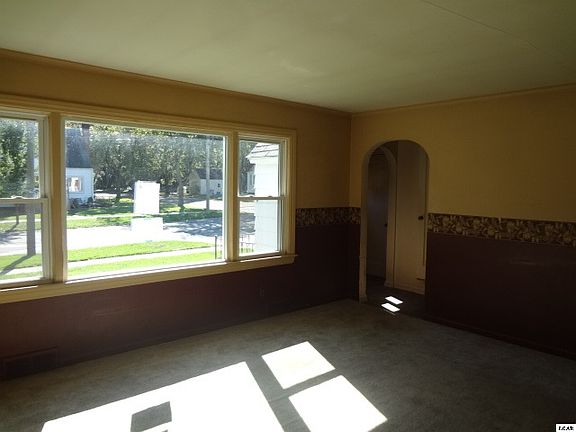 4th image of 95 Westwood St