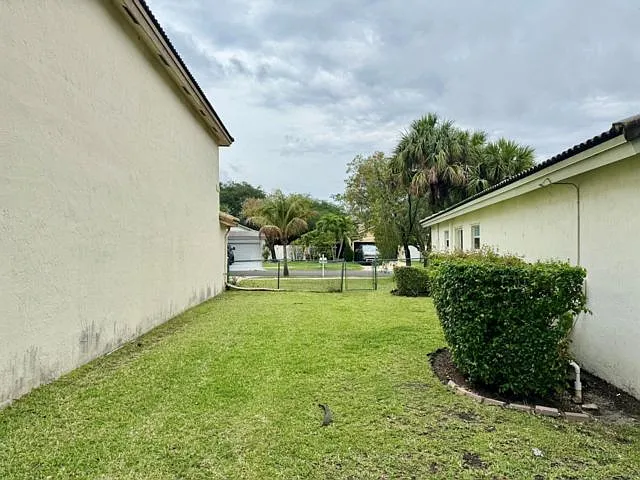 387 SW 206th Ave — Photo 10