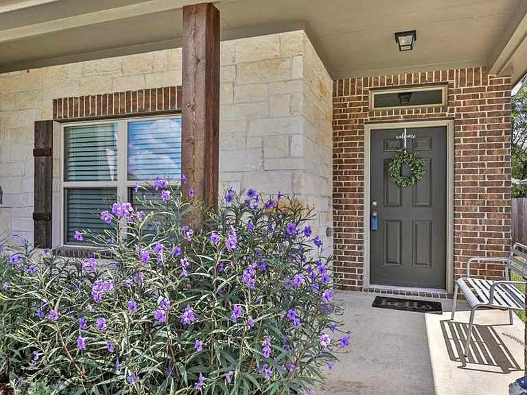 YOUR WELCOMING ENTRY WAY