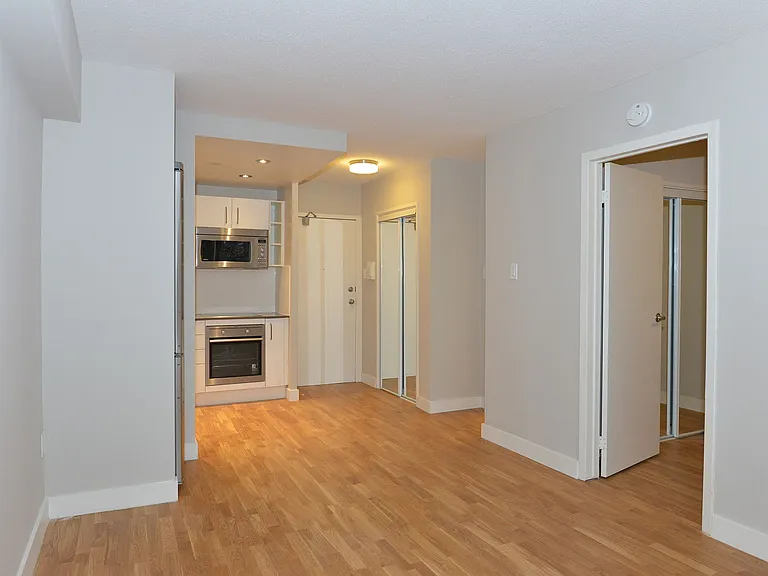 230 Oak St — Photo 16