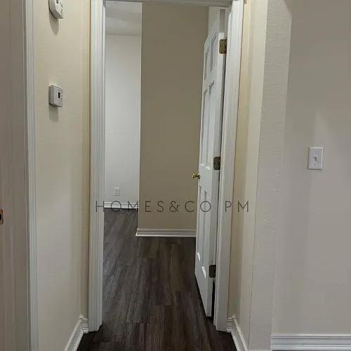 809 W Division St — Photo 13