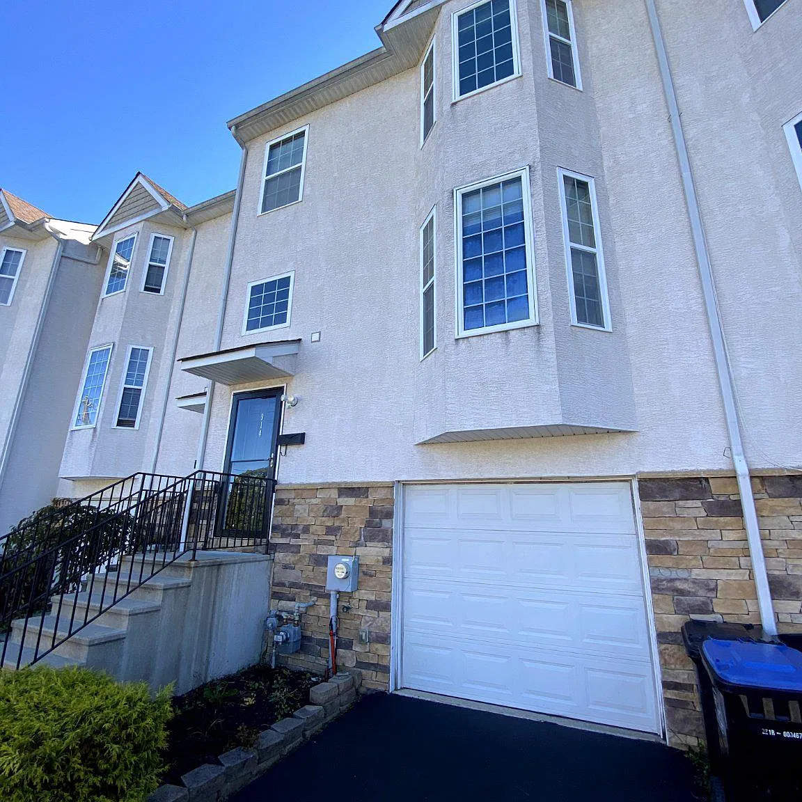 3 bed, 2.5 bath, 1544 sqft, $3,500 — Photo 2