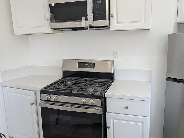 1054 1/2 S Carmona Ave #1 — Photo 11