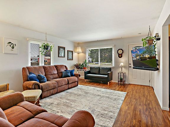 4th image of 5704 67th St