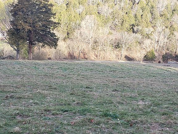 3rd image of 160 Bush Hollow Ln