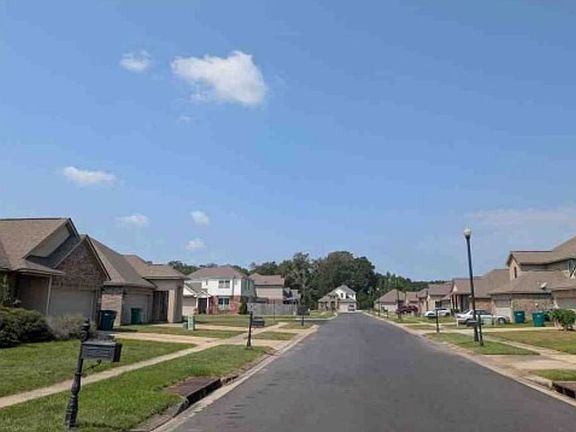 Exterior Neighborhood (street photo)
