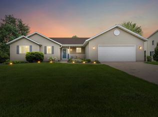 782 Ridge View Ln, Oregon, WI 53575
