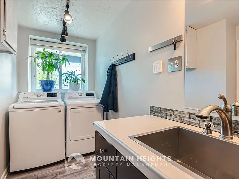 677 N Capitol St — Photo 18