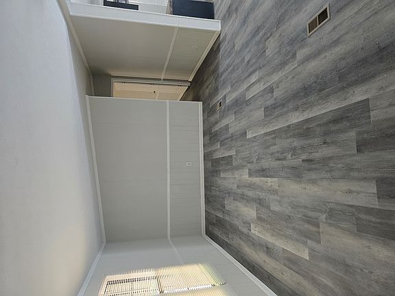 4th image of 53 Lee Road 466