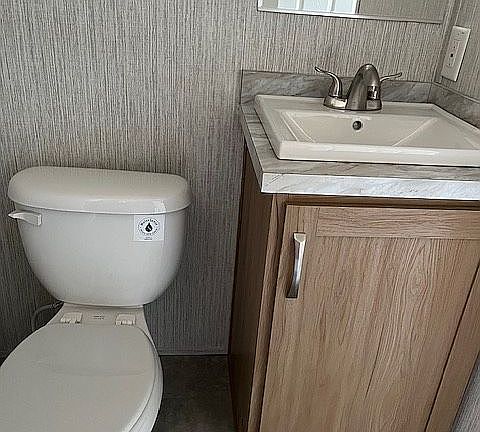 Bathroom with tub shower