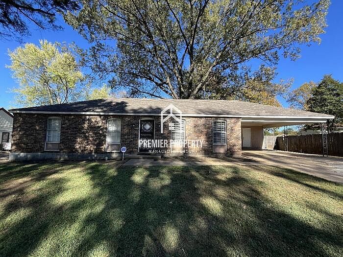 1st image of 3690 Oak Lake Ln