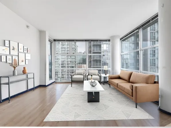 111 Georgia St W #1806, Vancouver, BC V6B 1T8