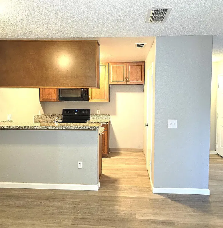 2 bed, 2.0 bath, 826 sqft, $1,388 — Photo 4