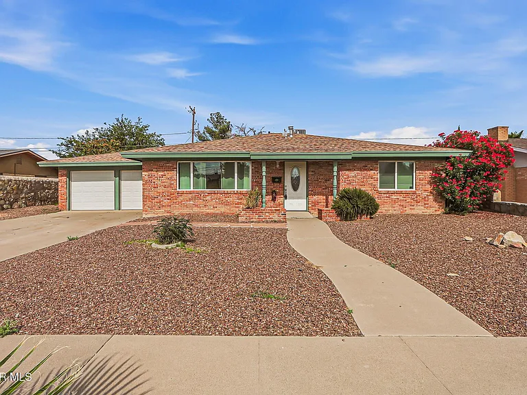 3020 Wedgewood Dr — Photo 1