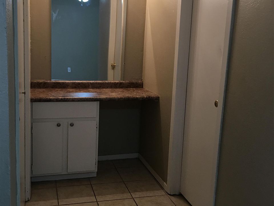 I BEDROOM 1 BATH (VANITY)