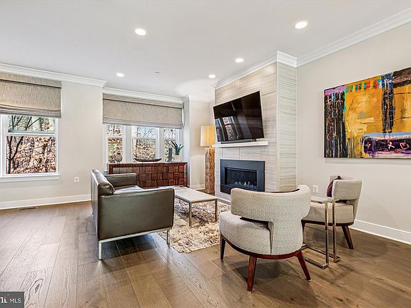 2nd image of 10340 Grosvenor Pl