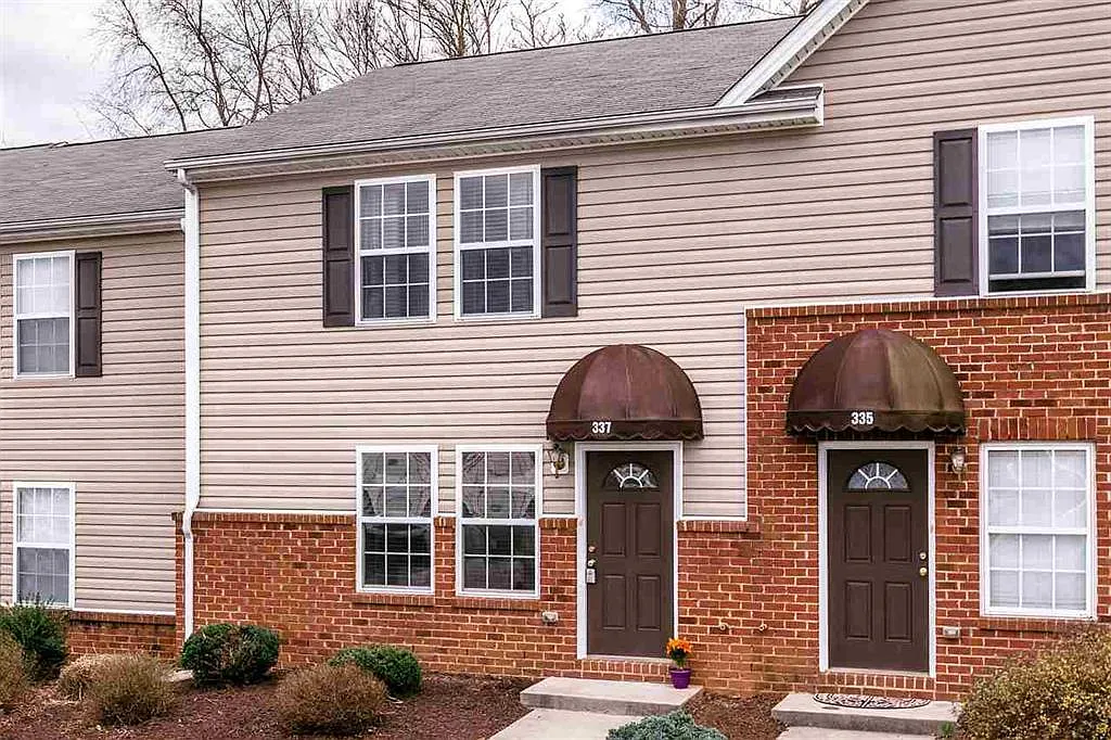 Townhouse for Rent in Beacon Hill — Photo 1