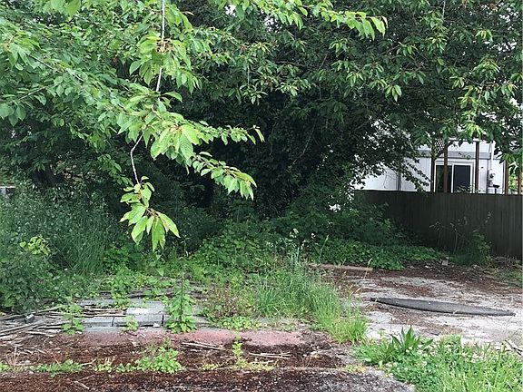 4th image of 1208 S Cushman Ave