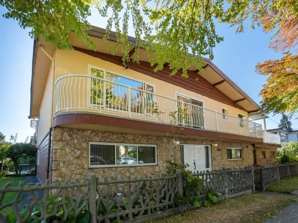 232 Macdonald Ave, Burnaby, BC V5C 4M7
