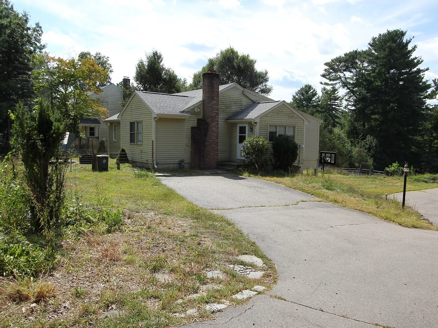 3 bed, 1.0 bath, 1312 sqft, $3,300 — Photo 1