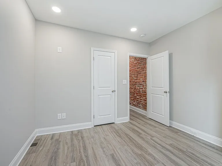 3130 Dickinson St — Photo 15