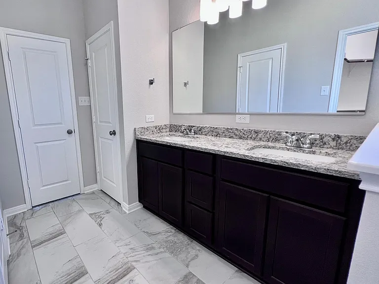 1753 Spence St — Photo 23
