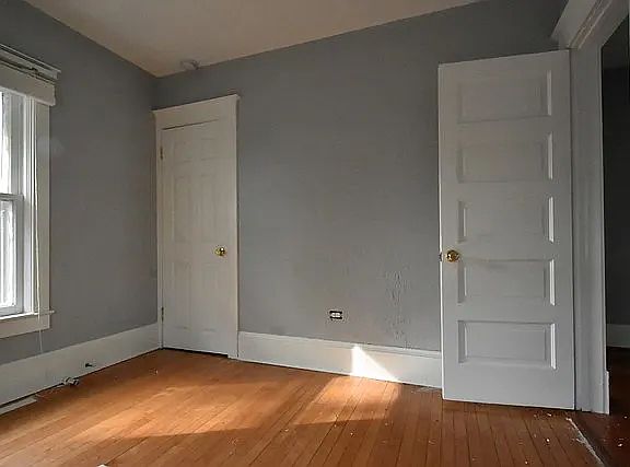 3rd image of 465 N Spring St