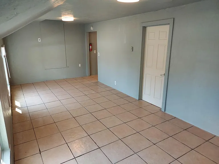 143 E Milton St — Photo 12