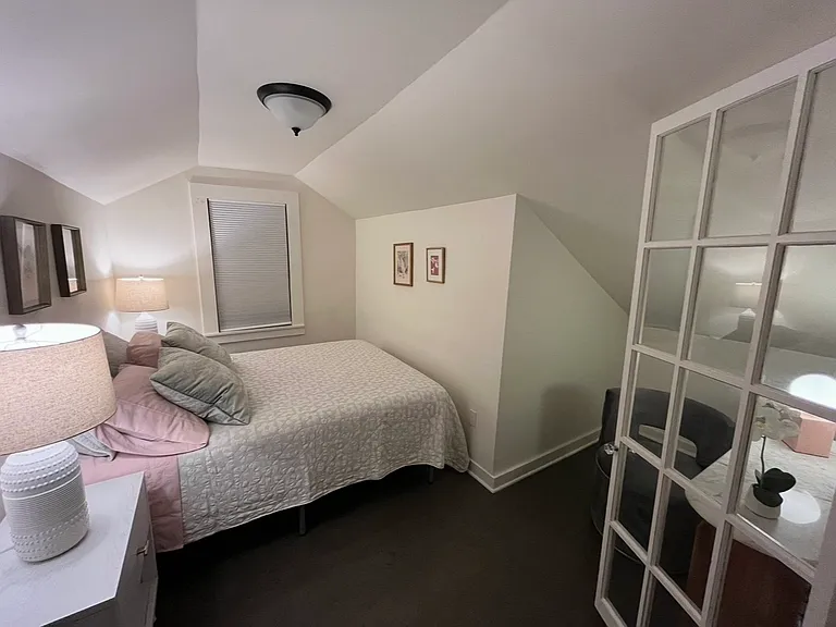 709 N Tioga St — Photo 3