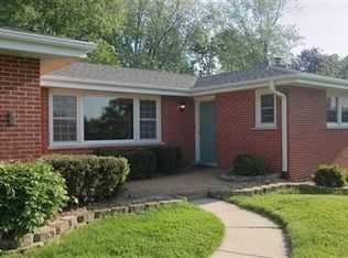 27W245 Fleming Dr, Winfield, IL 60190