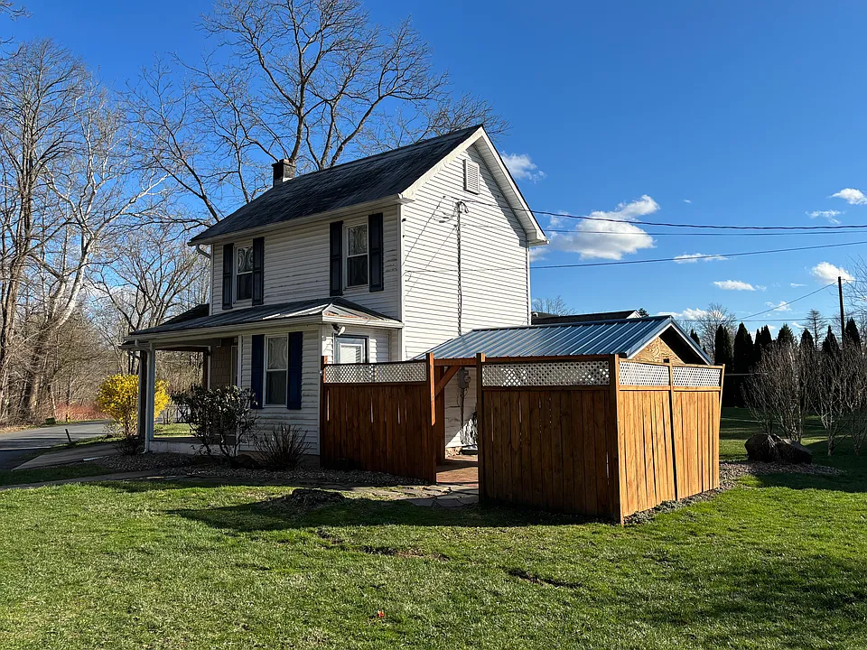 290 Race St
