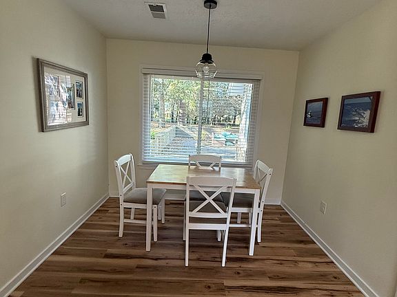 5th image of 561 Davis Rd