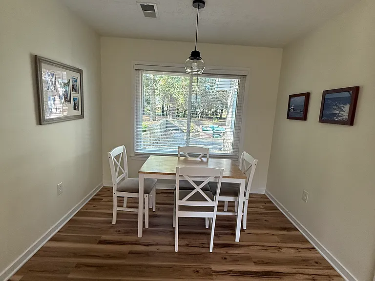 561 Davis Rd — Photo 5
