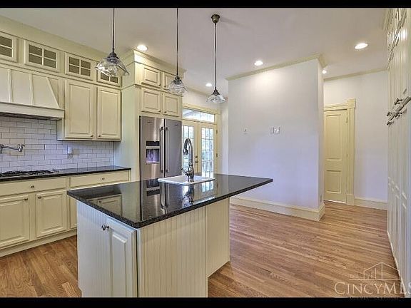 3rd image of 2988 Wardall Ave