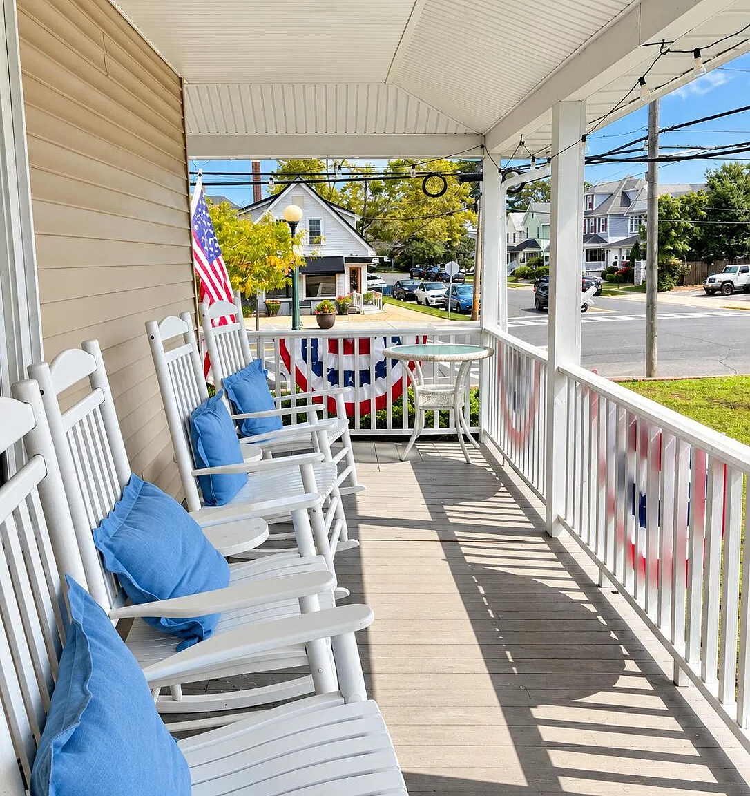 4 bed, 2.5 bath, 1408 sqft, $4,000 — Photo 3