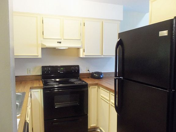 3rd image of 703 Terrance Ct Unit B