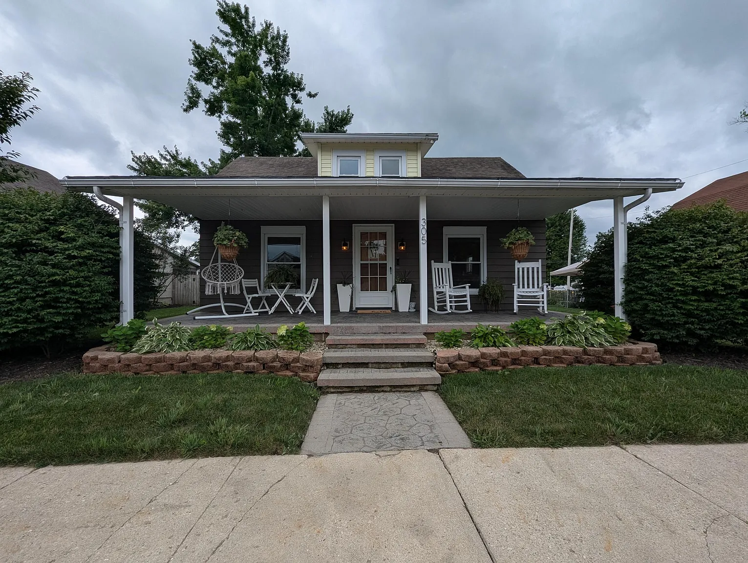 305 E Newell St photo 1
