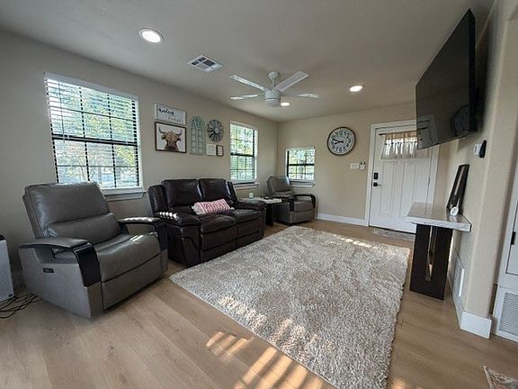 3rd image of 305 McGee St