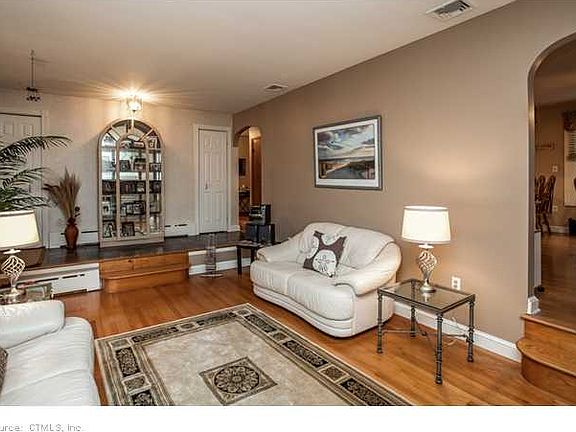 3rd image of 42 Knollwood Dr