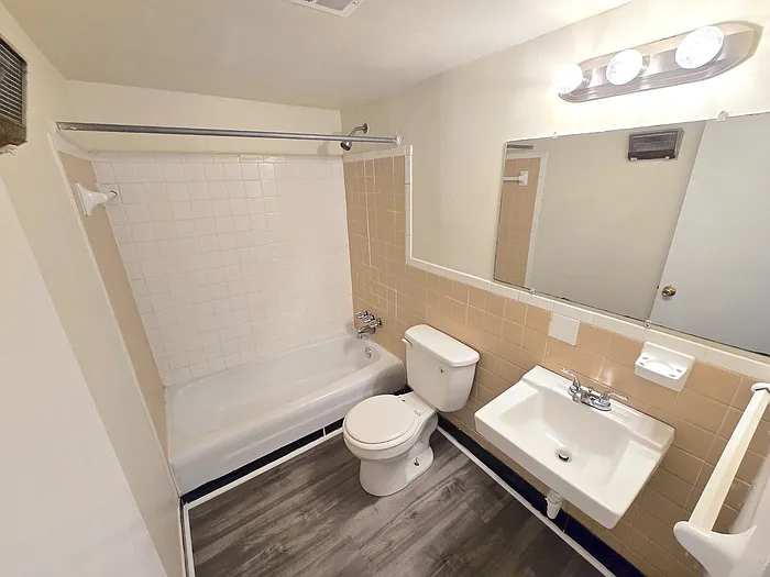 406 Bosley Ave #B — Photo 11