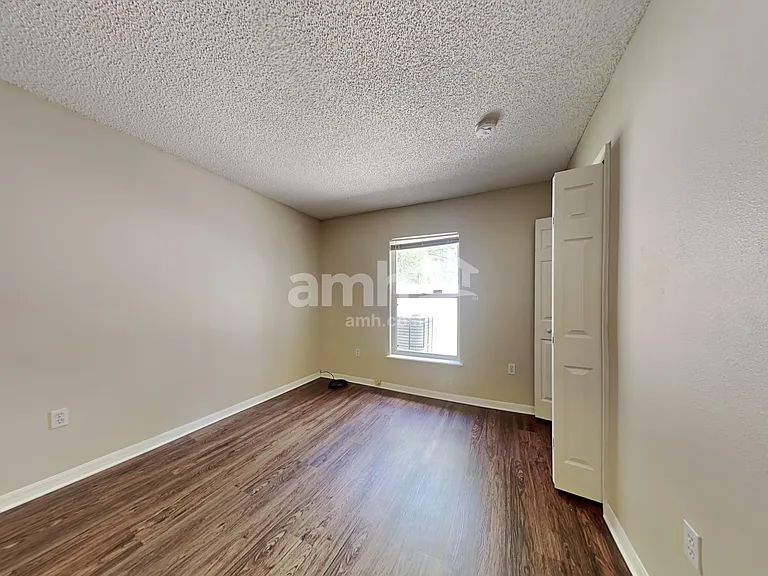 7405 Prosperity Park Rd N — Photo 13